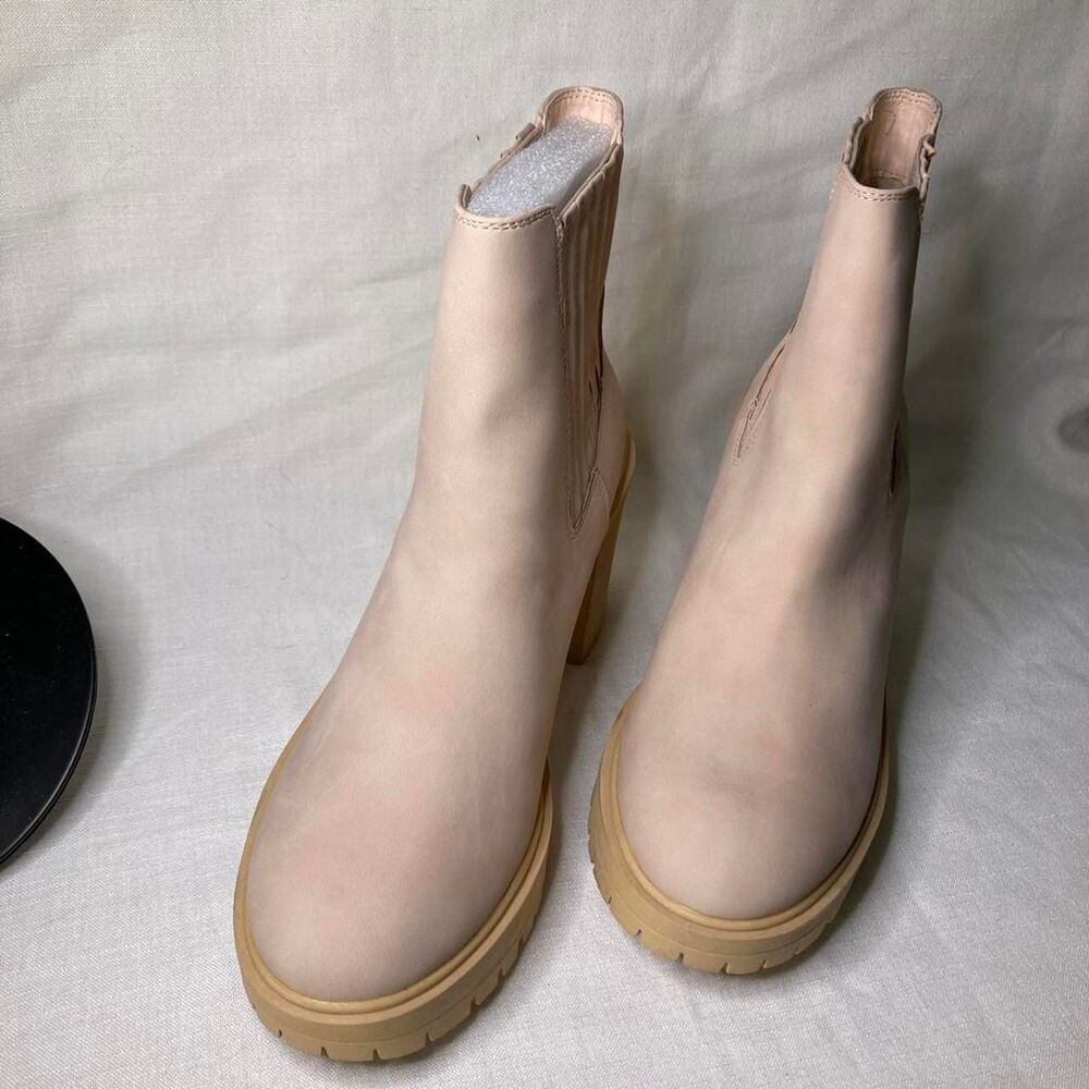 Unbranded Women's Cream and Tan Boots
